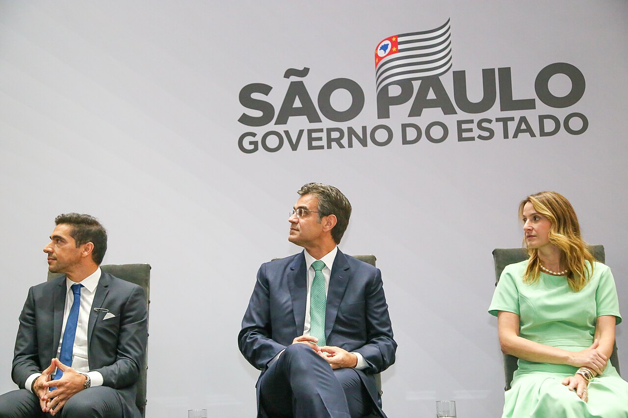 Abel Ferreira, à esquerda, em cerimônia do Governo de São Paulo em 2022.